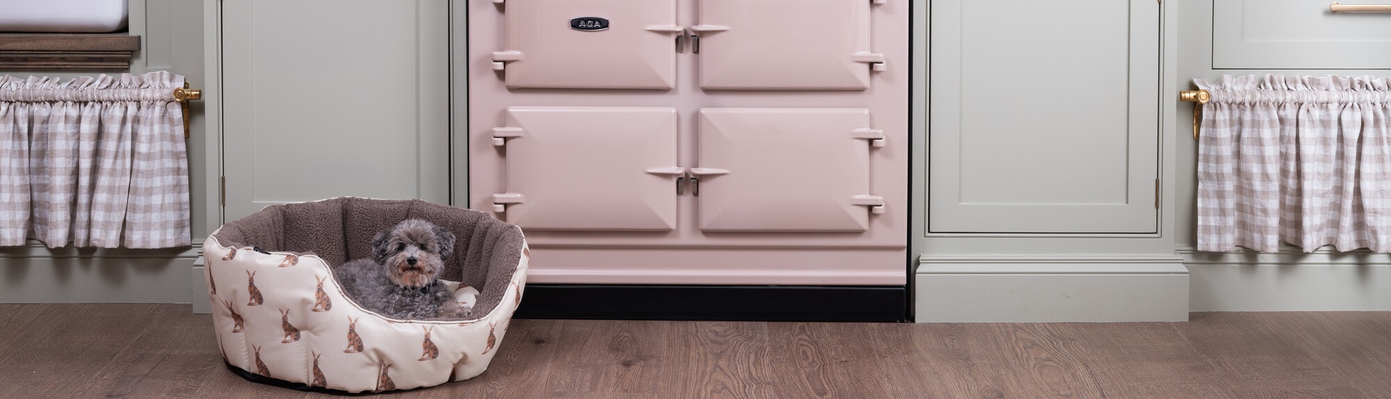 AGA R3 100 in White finish in a kitchen with a Green Smoke finish.